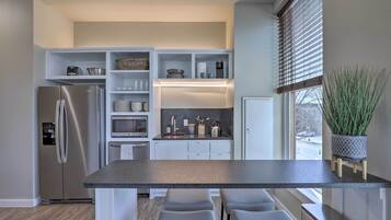 Fridge, microwave, dishwasher, coffee/tea maker