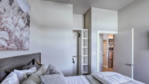 A modern bedroom with a bed, a wardrobe, and a closet. - Centrally Located San Marcos Unit w/ Parking! (San Marcos)