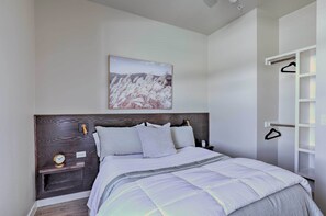 1 dormitorio, escritorio, espacio para trabajar con un portátil
