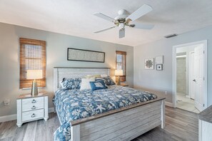 3 bedrooms, desk, iron/ironing board, travel cot