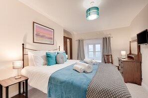 3 bedrooms, iron/ironing board, free WiFi, bed sheets