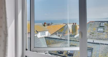 14 Virgin Street - Three Bedroom House, Sleeps 6