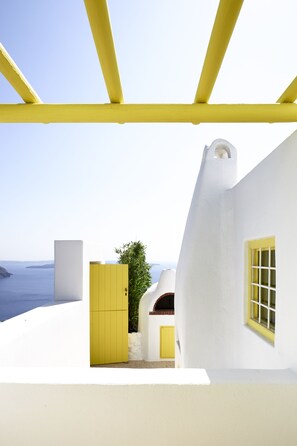 Property grounds - Ftelari Villa | Entire Private Property with Pool and Outdoor Whirlpool (Oía)