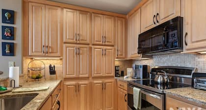Riverstone VillageâGorgeous Top-Floor Condo, Modern Kitchen, & Community BBQ Area!