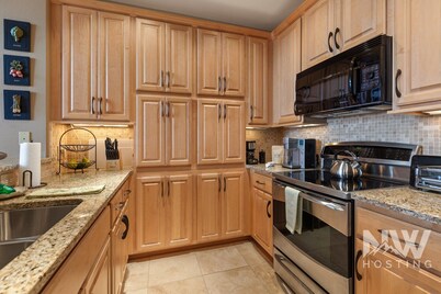 Riverstone Village—Gorgeous Top-Floor Condo, Modern Kitchen, & Community BBQ Area!