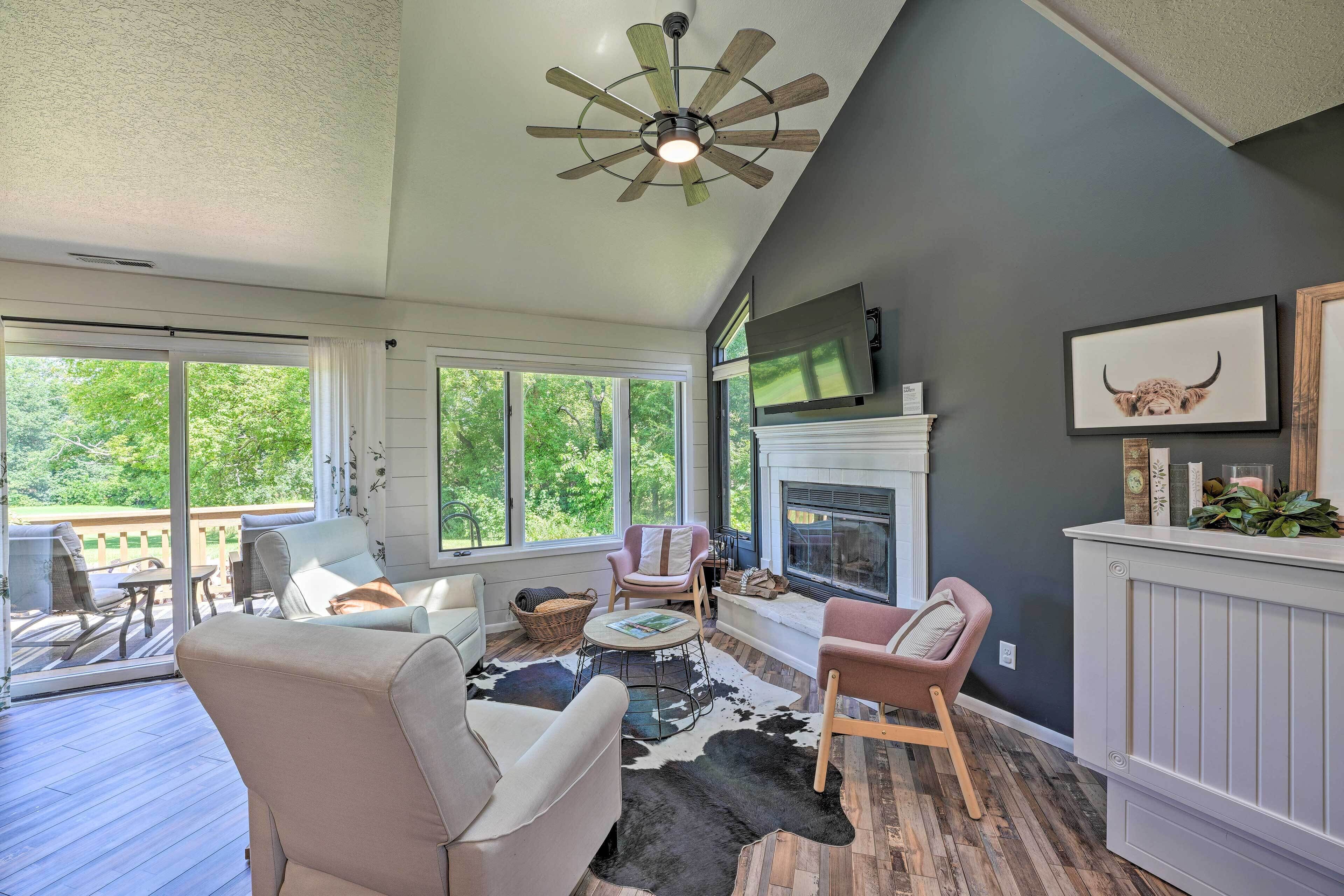 Cozy-Chic Escape: Private Deck + Resort Perks