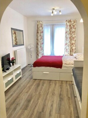 1 غرفة نوم ومكواة/لوح كي وأسرّة أطفال/رضّع (مجانًا) وواي فاي مجانًا