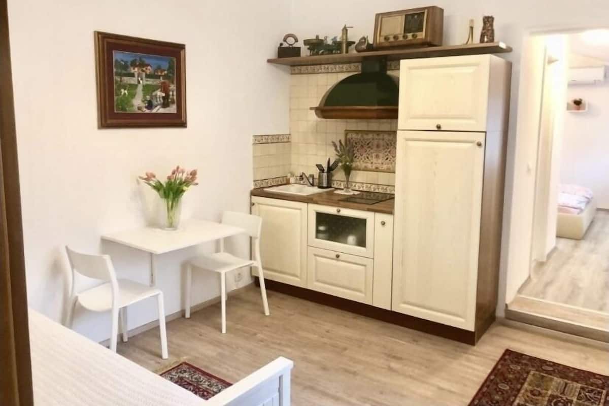 Fridge, microwave