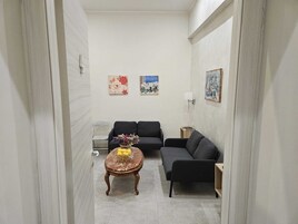 32-英寸LED 电视 （配备有线频道）、电视