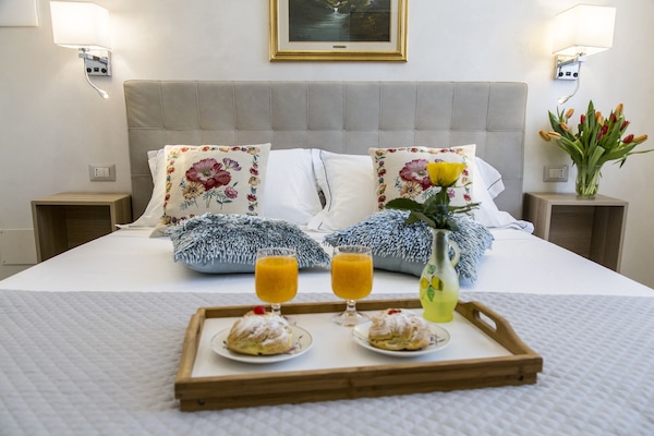 Chambre Double Classique | Literie de qualité supérieure, couette en duvet d'oie