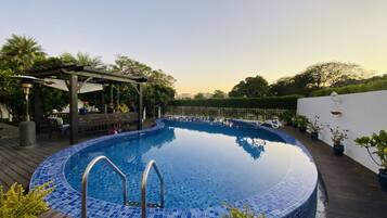 Udendørs pool, opvarmet pool