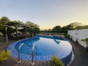 Piscine extérieure, piscine chauffée