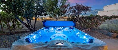 Tina de hidromasaje al aire libre