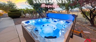 Sandia Sunsets with Hot Tub - An Irvie Home