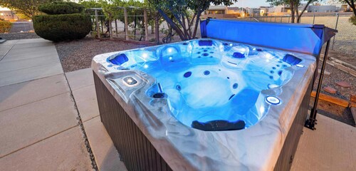 Sandia Sunsets with Hot Tub - An Irvie Home