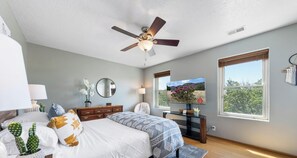 3 bedrooms, desk, iron/ironing board, travel crib