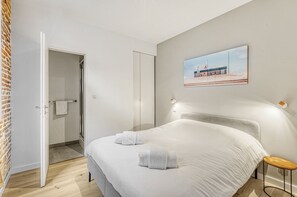 2 室のベッドルーム、アイロン / アイロン台、WiFi (無料)、ベッドシーツ