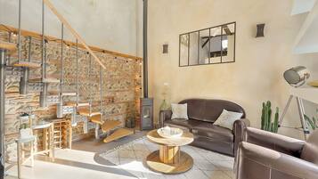 Televisie en een open haard