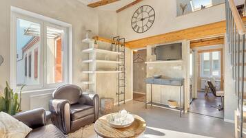 Televisie en een open haard