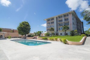 Outdoor pool - Luxurious 1 bedroom condo w/ pool  on site  (Nassau)