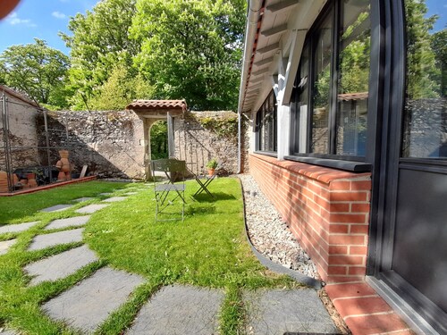 Studio, ambiance atelier, ouvert sur le jardin proche de Nantes