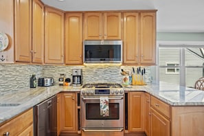 Refrigerador, microondas, horno, placa de cocina