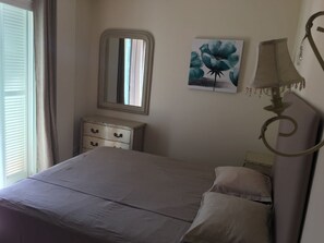 2 Schlafzimmer, Reisekinderbett, kostenloses WLAN, Bettwäsche