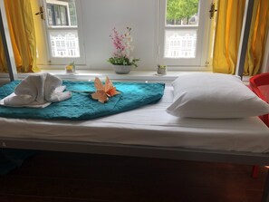 Basic Shared Dormitory | In-room safe, soundproofing, iron/ironing board, free WiFi - Room mate Hostel (Zaandam)