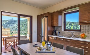 Kühlschrank, Mikrowelle, Ofen, Geschirrspüler