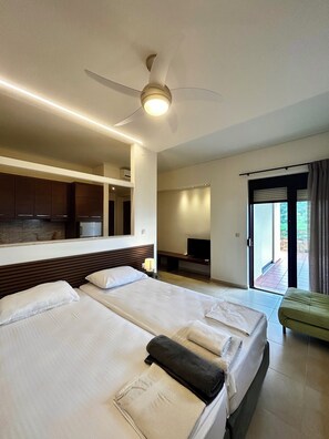 4 Schlafzimmer, Zimmersafe, Schreibtisch, Bügeleisen/Bügelbrett