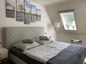 1 bedroom, desk, travel cot, WiFi