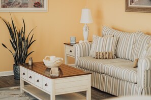 Smart TV, fireplace - Beautiful waterfront summer getaway-7 minutes to beach! (Stafford Township)