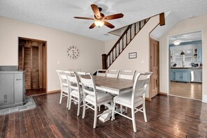 Dining - Ruby's Farmhouse (Hocking Hills area) (Rockbridge)