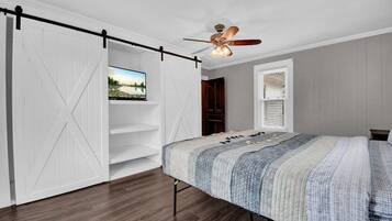 4 bedrooms, free WiFi, bed sheets