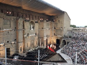 Point of interest - Large studio near the ancient theater in Orange (Orange)
