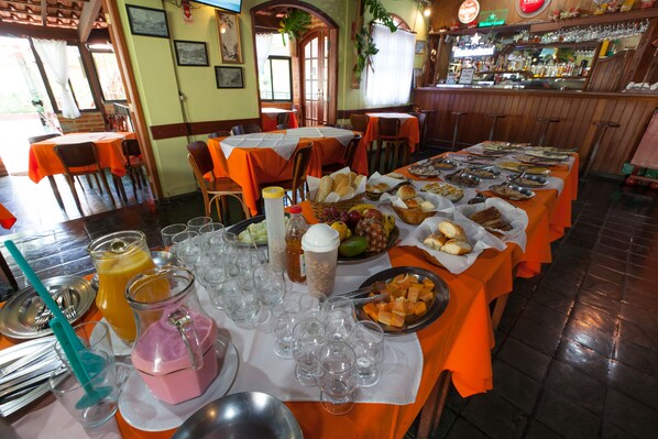 Free daily buffet breakfast