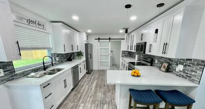 Updated House! 3 minutes to Beach Access