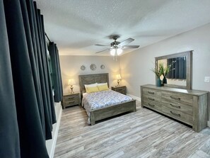 3 عدّة غرف نوم ومكواة/لوح كي وواي فاي وملاءات أسرّة