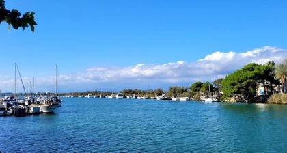 Between sea and Canal du Midi, LA VIGNERAIE, comfortable air-conditioned gîte