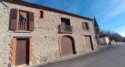 Village house at the crossroads 5mn ISSOIRE