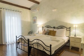 4 bedrooms, in-room safe, iron/ironing board, travel cot
