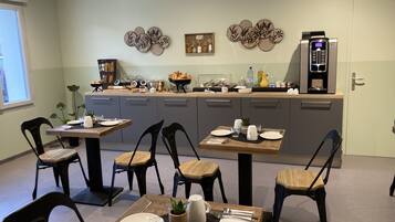 Dagelijks ontbijtbuffet (EUR 10 per persoon)