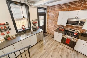 Fridge, microwave, oven, stovetop - Brand New ★ Prime Location ★ Exposed Brick Beauty! (Pittsburgh)