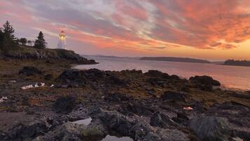 PĂ„ stranden och solstolar