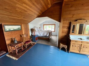 5 bedrooms, free WiFi, bed sheets