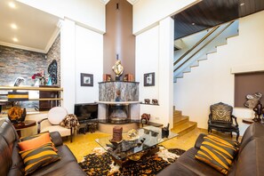 TV - Villa w/ pool, BBQ, sea view & private annex (Albufeira)
