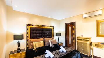 7 bedrooms, in-room safe, iron/ironing board, free WiFi