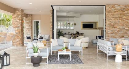 Skyview - Private Mountainside Villa with Pool, Game Room & Gym! #004928 4br