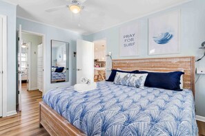 4 bedrooms, iron/ironing board, travel crib, WiFi - 4 Bedroom Cottage with amazing canal views (Ocean Isle Beach)