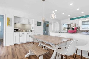 Dining - 4 Bedroom Cottage with amazing canal views (Ocean Isle Beach)